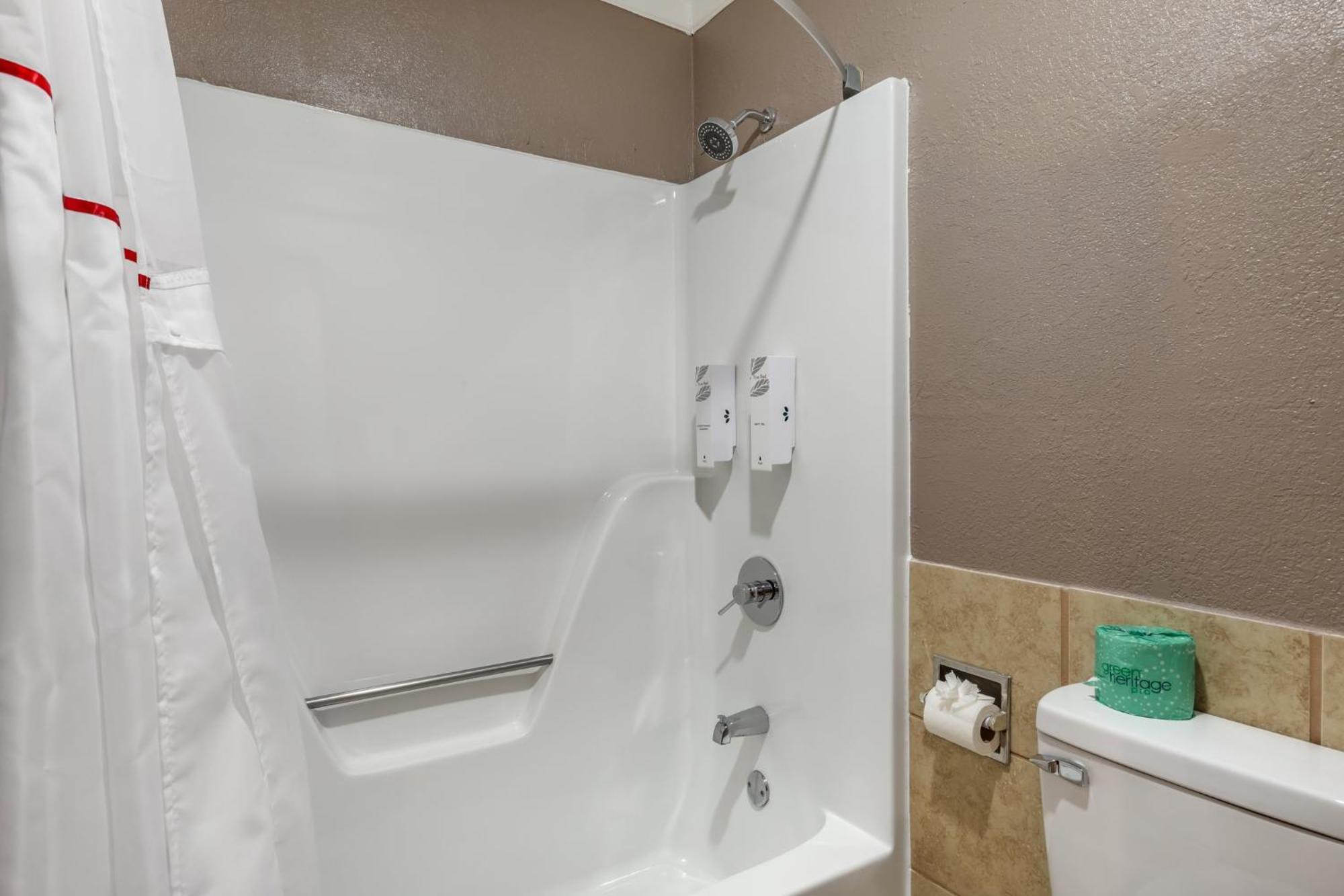Red Roof Inn Raleigh Northeast - Downtown Εξωτερικό φωτογραφία
